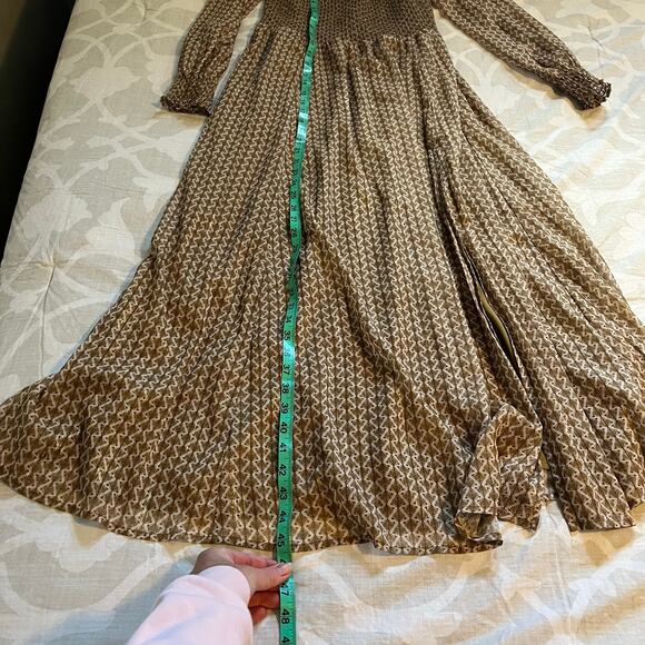 OPT Classic Smocked Long Sleeve
Front Slit Maxi Dress in Geo Print medium - Picture 8 of 11